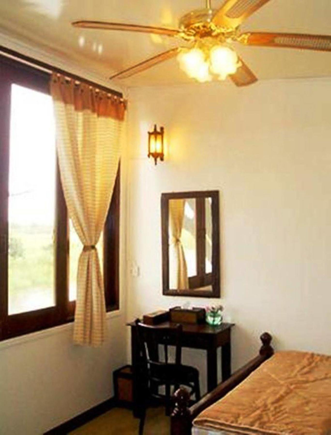 Yha Bangkok Airport Hostel Bang Phli Exterior photo